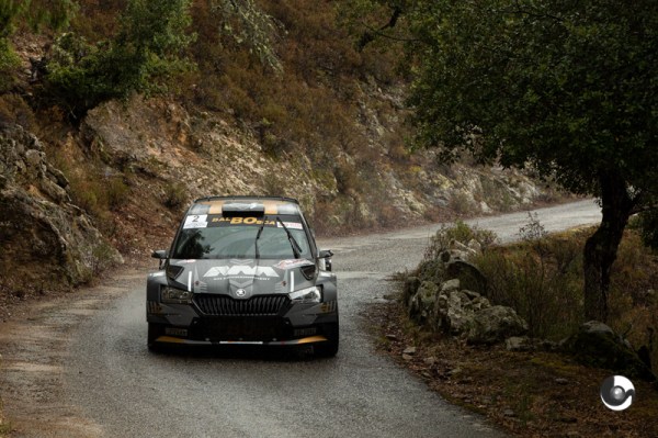 VOITURE SPORT SKODA VIRAGE PLUIE RALLYE CORSE 2023