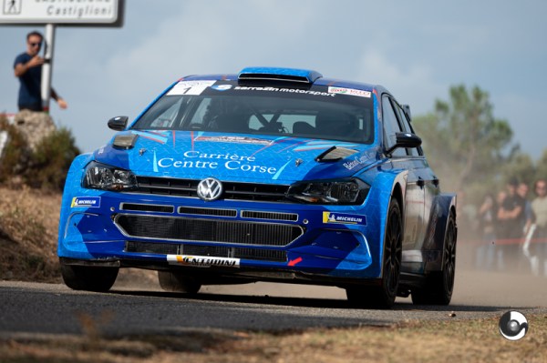 VOITURE RALLYE CORSE GROS PLAN 2023